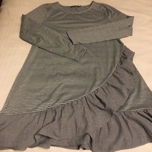 Doe & Rae Womens Casual Dress Gray and White Ruffles Size Medium